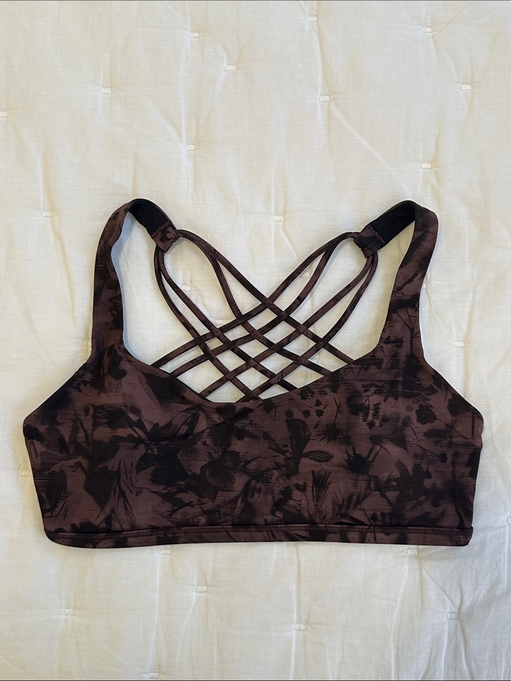 lululemon athletica Free to Be Wild Sports Bra - size 6